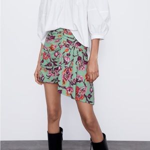ZARA - FLORAL DRAPED MINI SKIRT